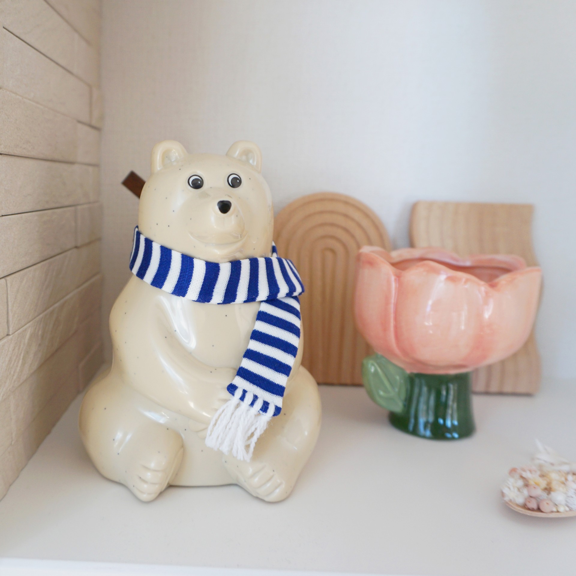 【美品】ビンテージ　熊　白熊　陶器　置物　インテリア　工芸品　美術品　A1256 白い陶器のくまさんフラワーベース｜Fresk（フレスク）
