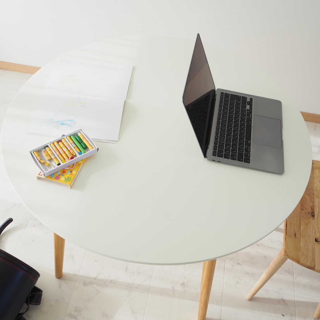 round table 円形テーブル H71cm W90cm 2色展開】90サイズ ダイニング円形テーブル | room essence round