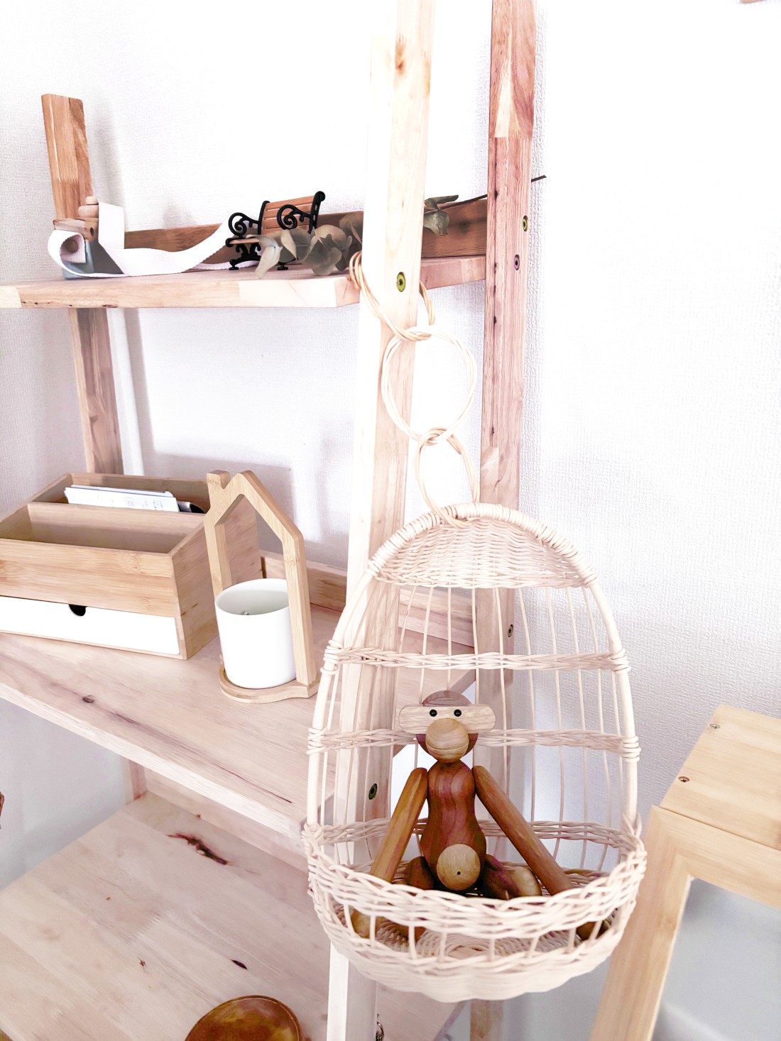 手編みラタンのミニチュアハンギングチェア｜Fresk（フレスク）